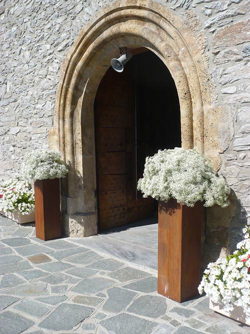  church with wooden floor and a baroque altar winter wedding altar