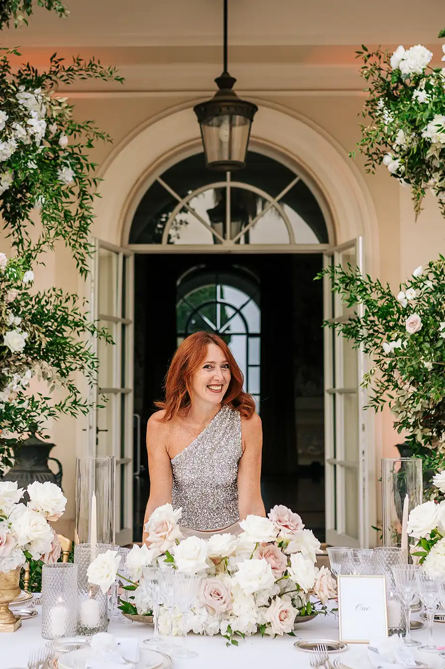 Wedding planner Stefania Zen at an elegant wedding reception in Tuscany